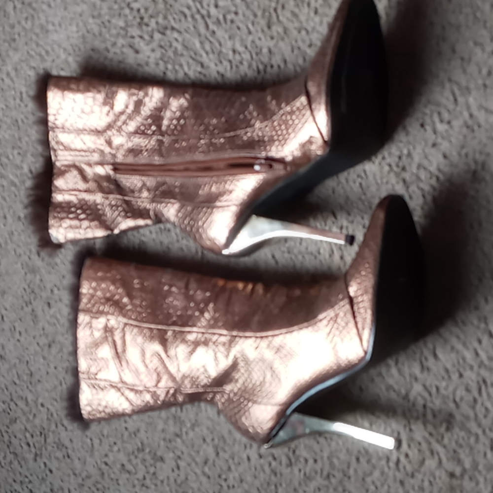 Michael Antonio Bronz Boots 61/2